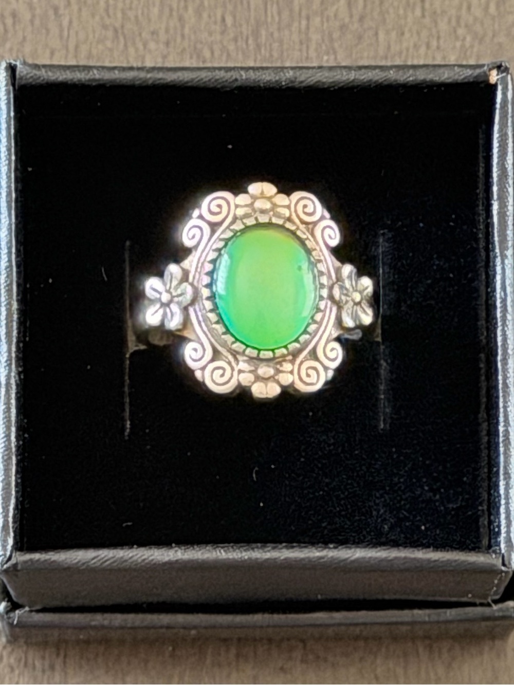 Sterling Silver Floral Ornate Oval Mood Ring + Color Chart & Gift Box
